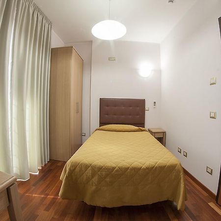 Domus Traiani Fiumicino Hotel Стая снимка