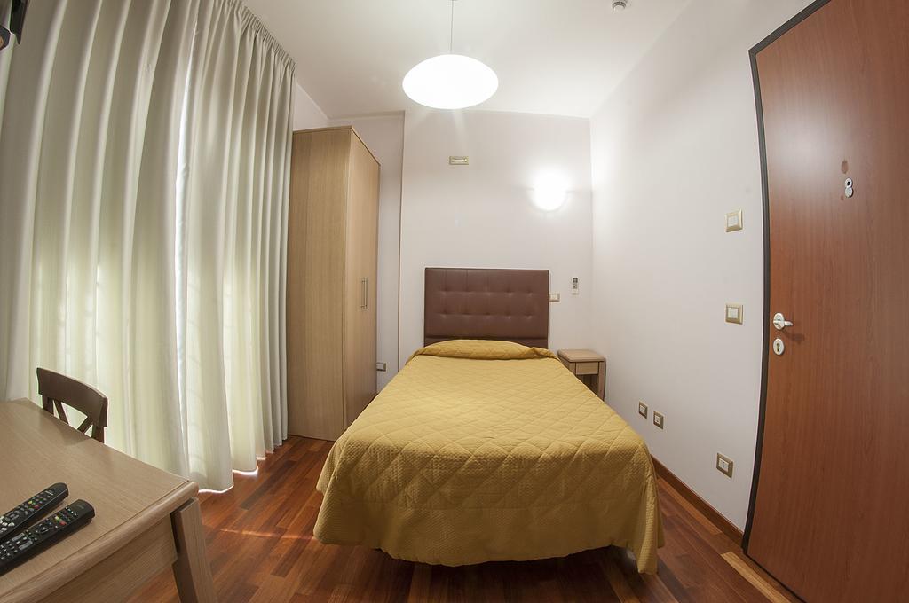 Domus Traiani Fiumicino Hotel Стая снимка