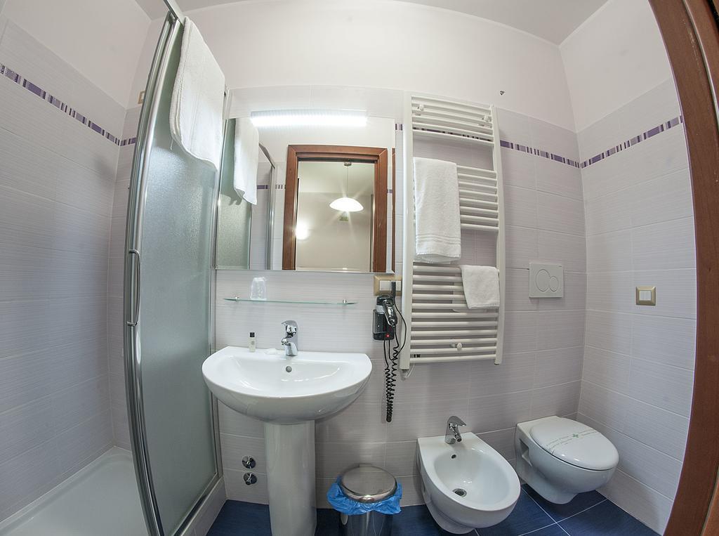 Domus Traiani Fiumicino Hotel Стая снимка